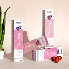 Plantes d'aloe vera et boîtes de coloration Solaïa, une patine sans révélateur pour des cheveux éclatants.