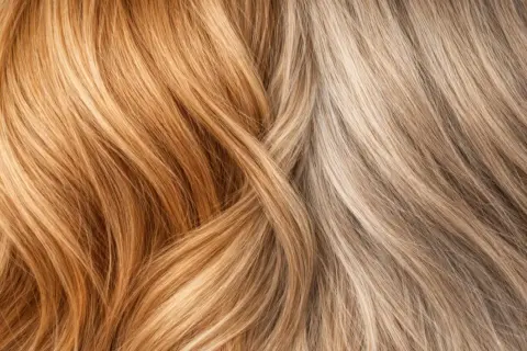 Cheveux orange : comment rattraper ce look ? Deux mèches contrastées, l'une cuivrée, l'autre blonde cendrée, se croisent.