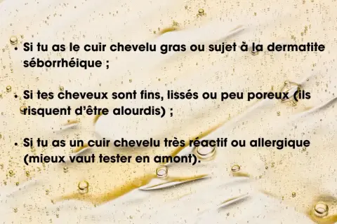 Texture d'un bain d'huile pour cheveux colorés, avec des bulles et des ondulations. Idéal pour cuirs chevelus gras, fins ou réactifs.