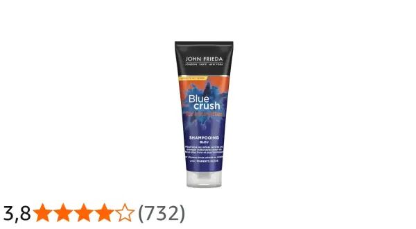 Tube de shampoing bleu John Frieda "Blue Crush for Brunettes". Idéal pour neutraliser les reflets indésirables, avec un temps de pause court pour des résultats rapides.