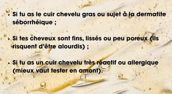 Texture d'un bain d'huile pour cheveux colorés, avec des bulles et des ondulations. Idéal pour cuirs chevelus gras, fins ou réactifs.