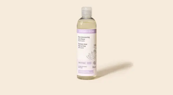 Bouteille de shampoing ph neutre cheveux gras Aroma-Zone, base douce et neutre, vegan, made in France.