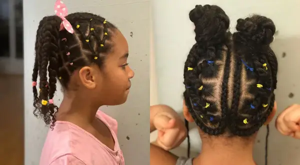 Jolie tresse enfant fille avec des élastiques colorés et un nœud rose. La coiffure est soignée et met en valeur les cheveux de l'enfant.