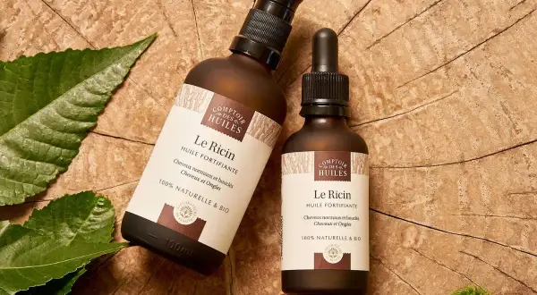 Deux flacons d'huile de ricin, parfaits pour savoir comment l'utiliser pour fortifier cheveux et ongles. Naturelle et bio.