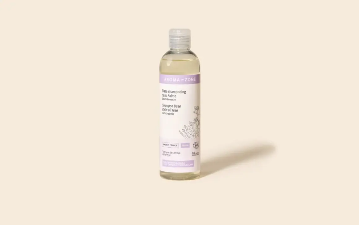 Bouteille de shampoing ph neutre cheveux gras Aroma-Zone, base douce et neutre, vegan, made in France.