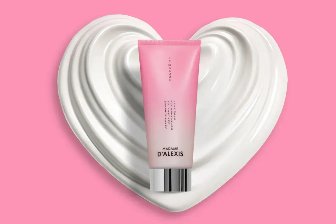 Le masque hydratant Madame D'Alexis, parfait pour savoir comment hydrater ses cheveux fins. Une texture onctueuse pour des cheveux doux.