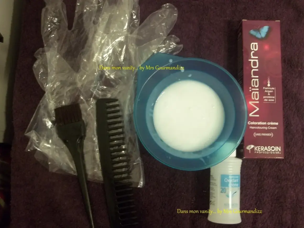 Kit de coloration Maiandra : gants, bol, pinceau, peigne, crème oxydante et tube de coloration. Mode d'emploi pour une chevelure éclatante.