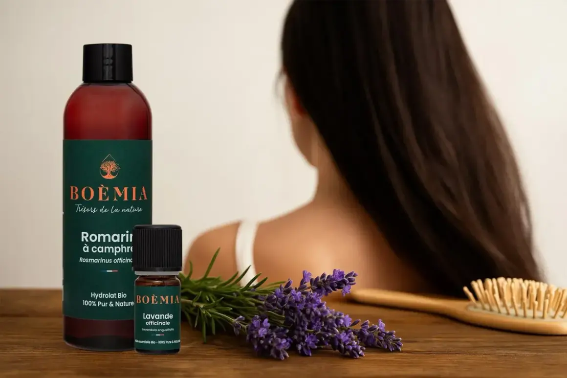 Flacon et petite fiole d'huile essentielle pousse cheveux, lavande et romarin, sur fond de cheveux longs.