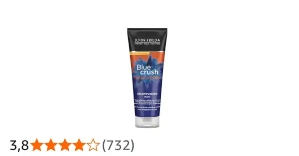 Tube de shampoing bleu John Frieda "Blue Crush for Brunettes". Idéal pour neutraliser les reflets indésirables, avec un temps de pause court pour des résultats rapides.
