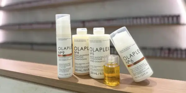 La routine Olaplex pour des cheveux réparés et brillants : sérum, shampoing, après-shampoing, soin sans rinçage et huile.