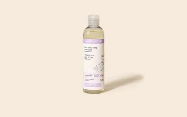 Bouteille de shampoing ph neutre cheveux gras Aroma-Zone, base douce et neutre, vegan, made in France.