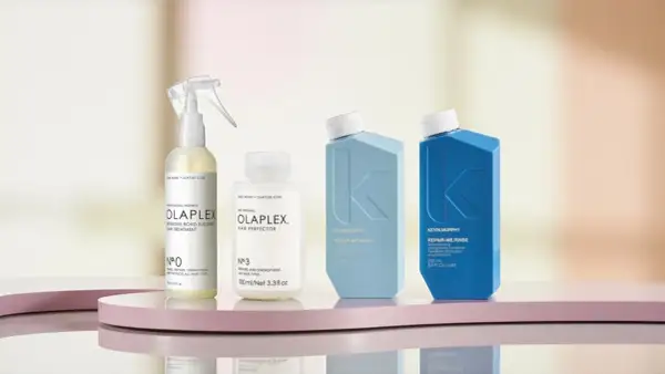Des produits Olaplex et KEVIN.MURPHY pour dire adieu aux cheveux abîmés que faire. Réparation et soin intensifs.