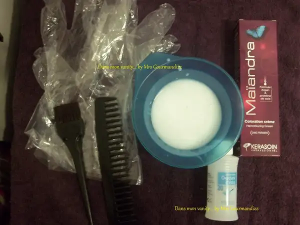 Kit de coloration Maiandra : gants, bol, pinceau, peigne, crème oxydante et tube de coloration. Mode d'emploi pour une chevelure éclatante.